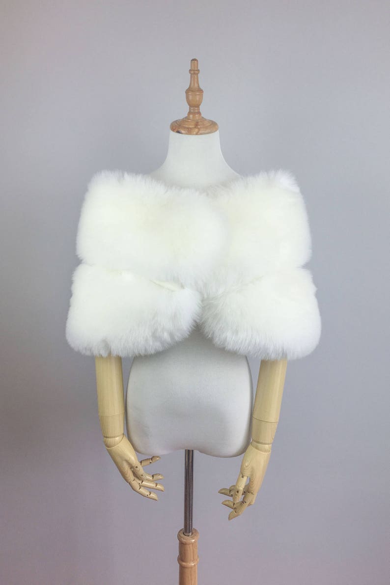 Ivory Faux Fur Bridal Wrap, Wedding Fur Shawl, Ivory Fur Wrap, Bridal Faux Fur Stole, Winter Fur Wrap, Plus Size Fur Shawl (Penelope Wht01)
