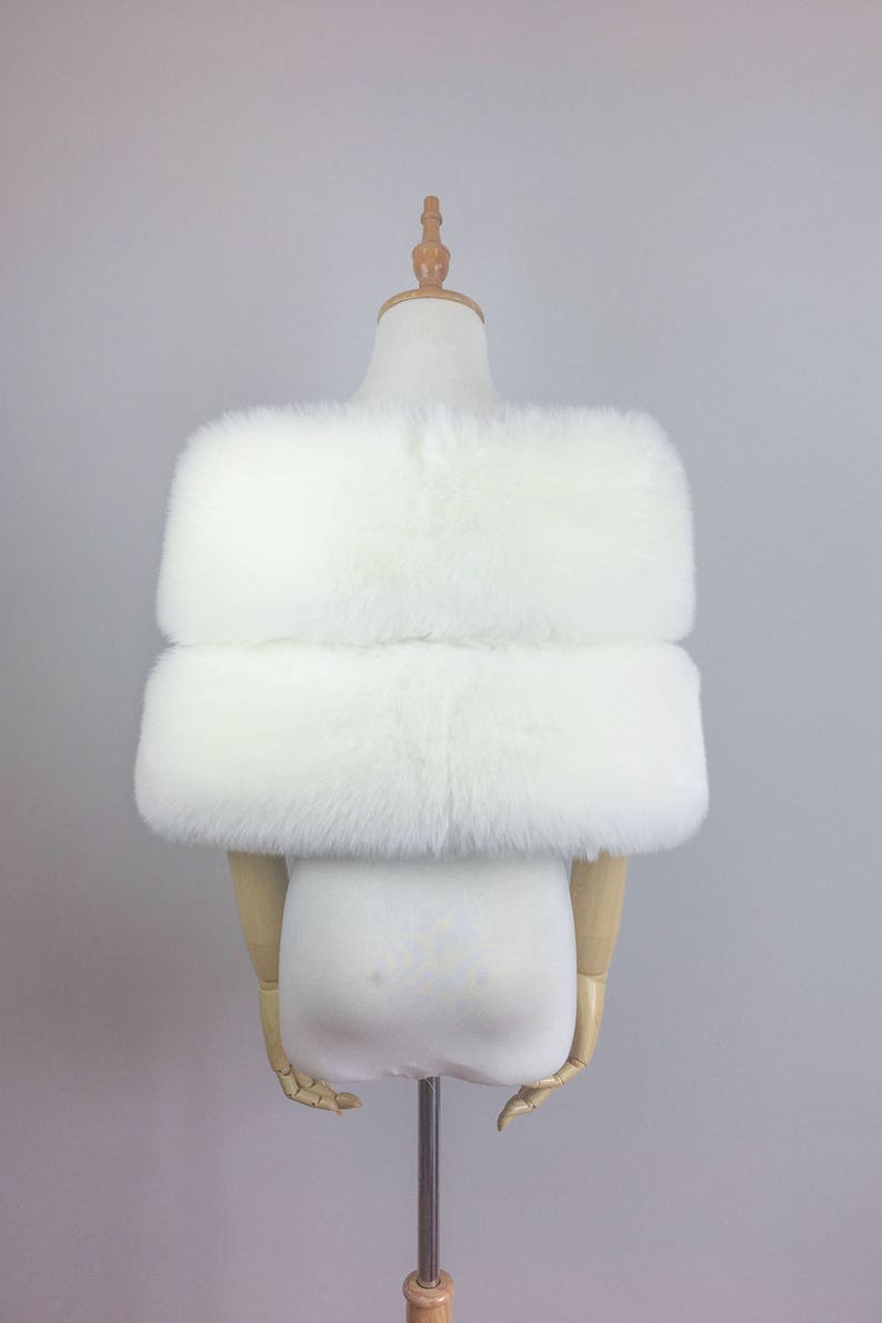 Ivory Faux Fur Bridal Wrap, Wedding Fur Shawl, Ivory Fur Wrap, Bridal Faux Fur Stole, Winter Fur Wrap, Plus Size Fur Shawl (Penelope Wht01)