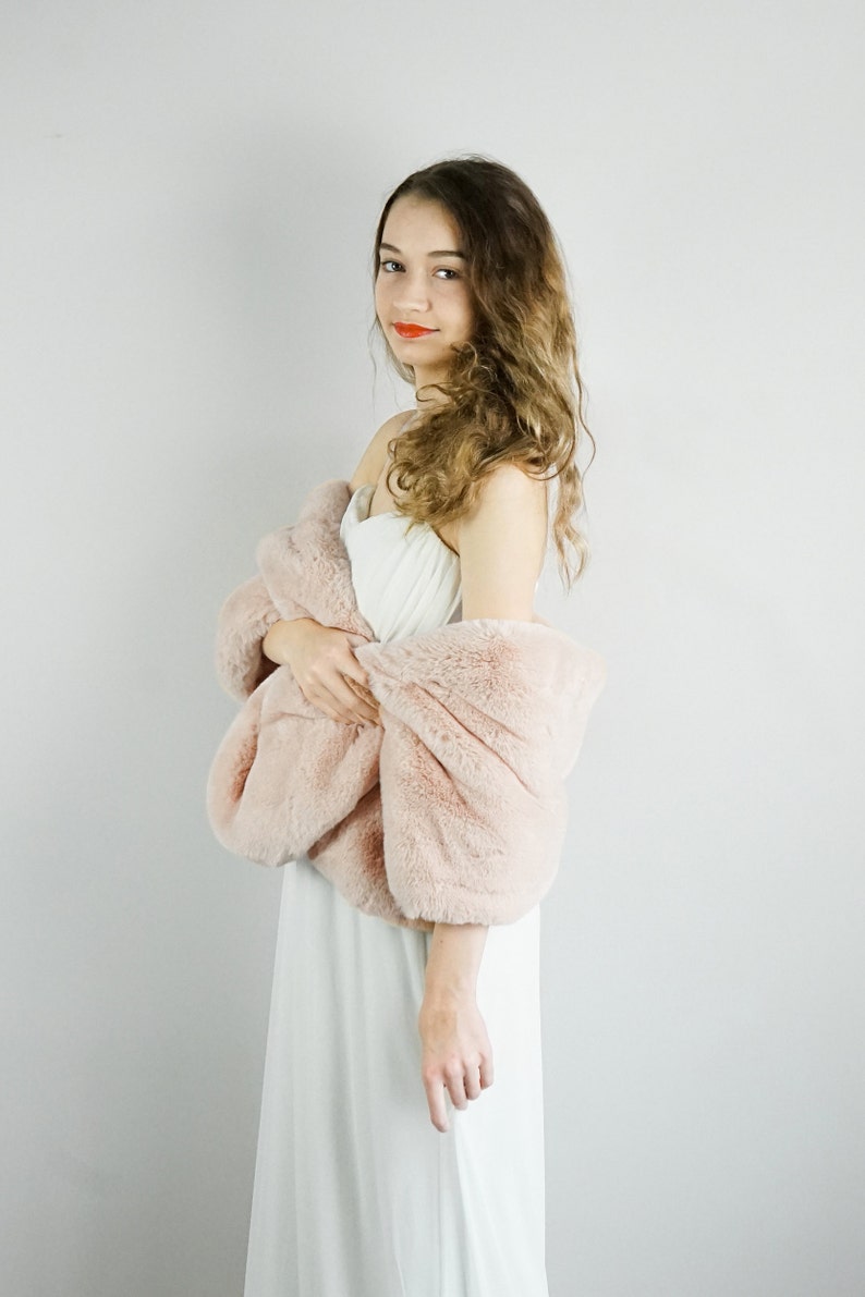 Ivory / Blush Faux Fur Bridal Wrap, Bridal Faux Fur Stole Fur Shawl Cape, Bridesmaid Gift, Winter Wedding (Audrey 05 )