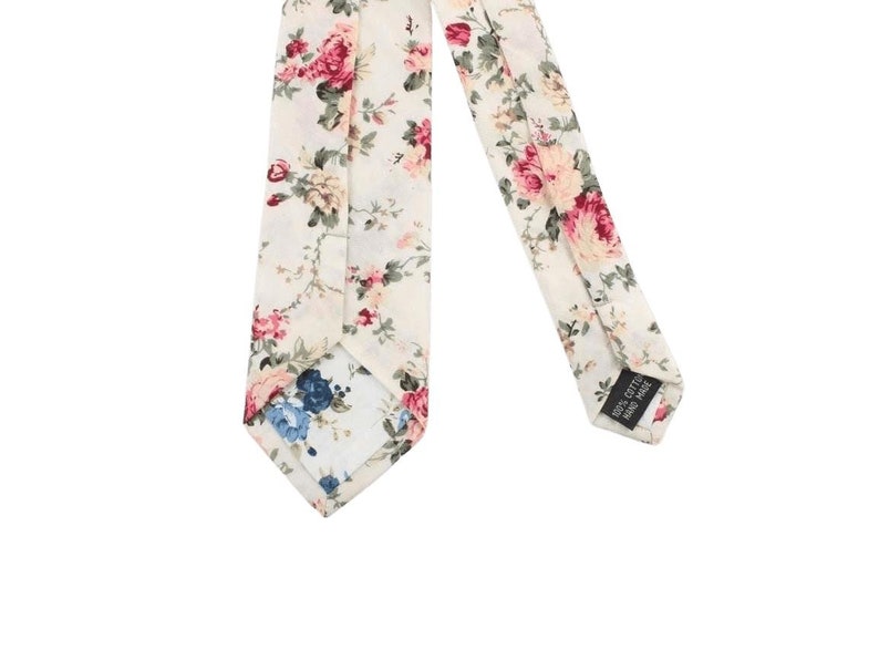 Cream Floral Skinny Tie 2.36" EMMETT Mytieshop | Wedding ideas | Floral print ties | wedding ties | neckties wedding | Groomsmen and groom