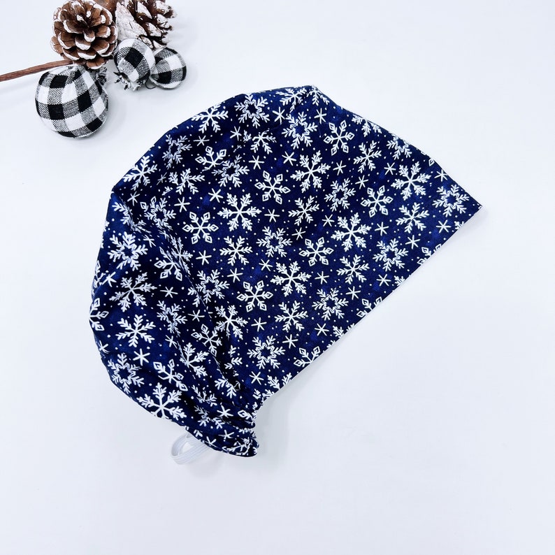 Christmas Euro Scrub Cap for Women, Snowflakes Surgical cap with Satin Lined Option by Paradise Caps.
Analyze listing