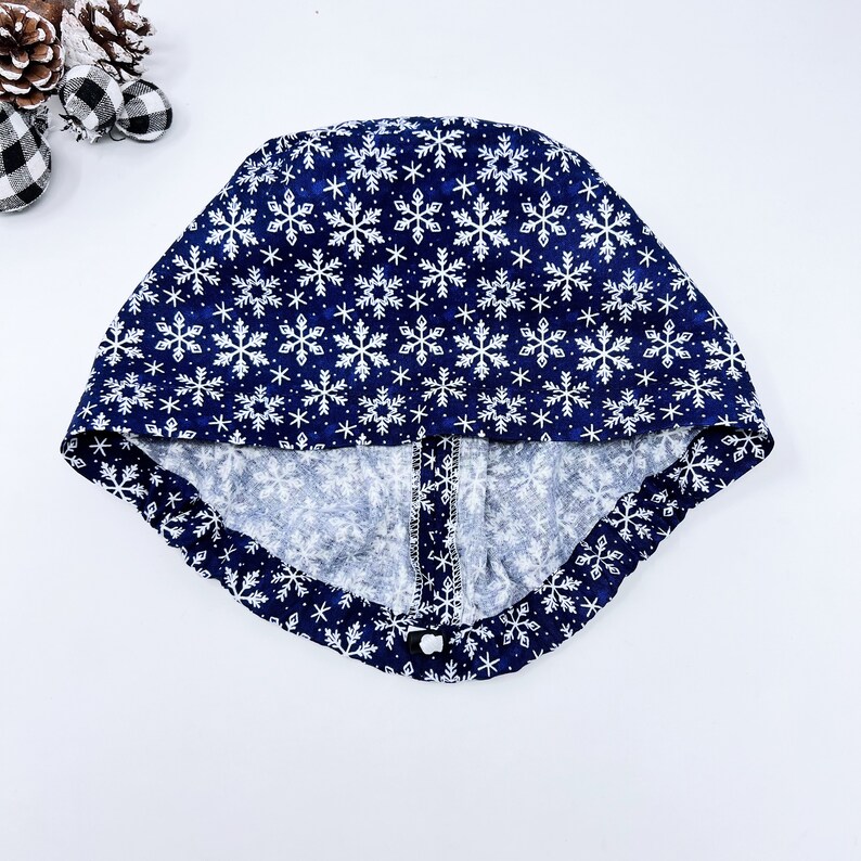 Christmas Euro Scrub Cap for Women, Snowflakes Surgical cap with Satin Lined Option by Paradise Caps.
Analyze listing