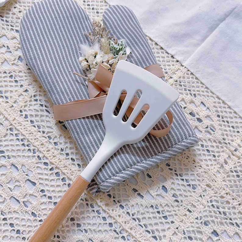 Engraved Rolling Pin, Custom Name Silicone Frying Spatula and Egg Beat, Engraved Baking Tool, Housewarming Gift, Cooking Gift Box
