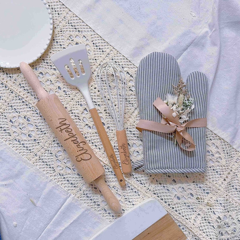 Engraved Rolling Pin, Custom Name Silicone Frying Spatula and Egg Beat, Engraved Baking Tool, Housewarming Gift, Cooking Gift Box
Analyze listing