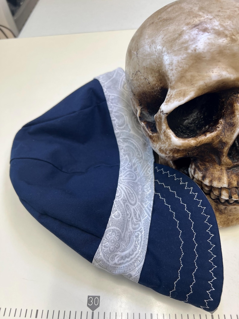 Gray Paisley - navy blue accent fabric- made to order- reversible- pre washed- Incredibly soft and durable cotton fabric
Analyze listing
