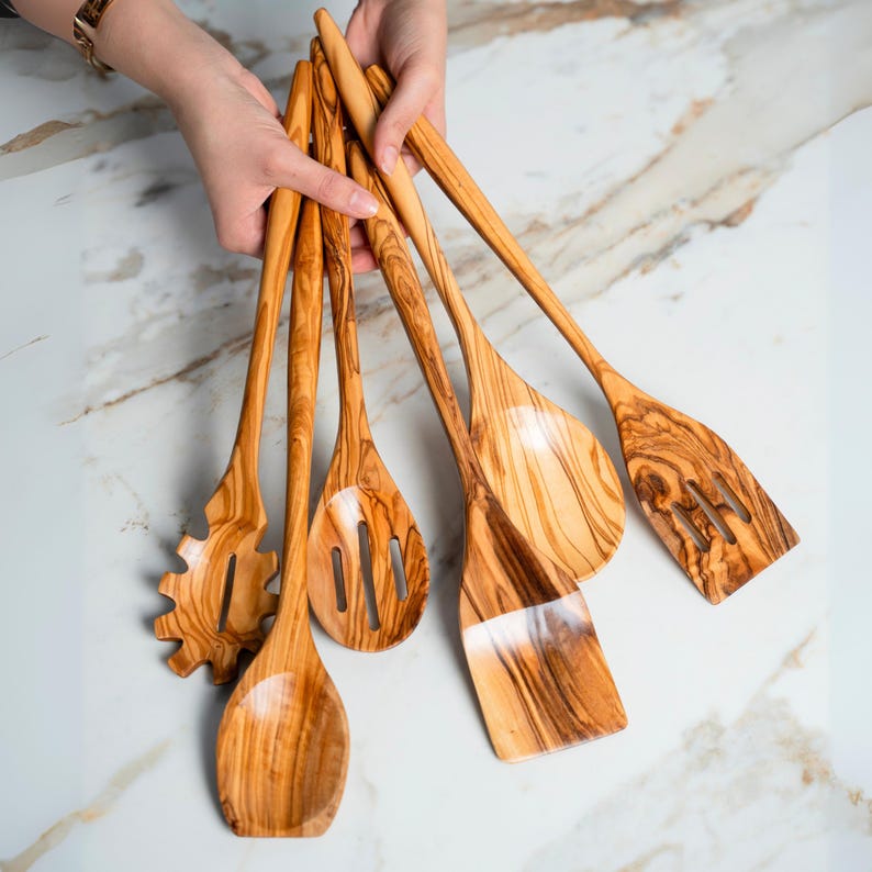 Artisan Olive Wood Kitchen Utensil Set: 6-Piece Mediterranean Cooking Spoons
Analyze listing
