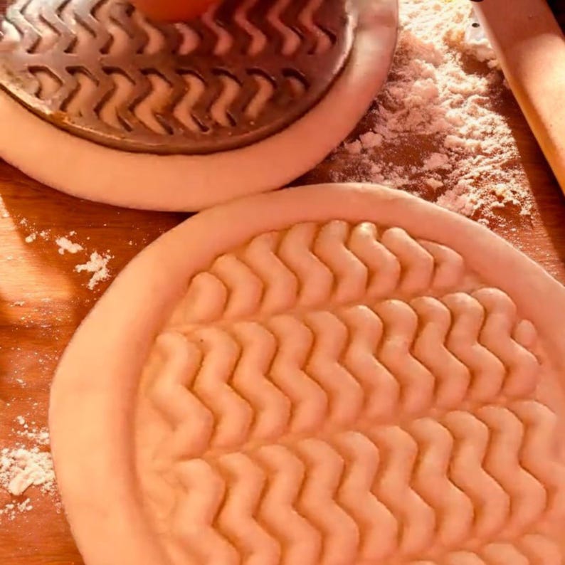 Set of 2 Roghni Naan Sancha | Kitchen Gift | Tandori Roti designed pattern | Bread Pizza Dough Stamp | Cooking kitchen Utensil Tool | Thapa
Analyze listing