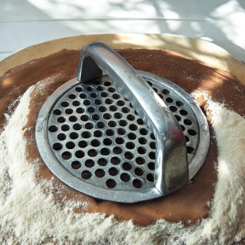 Set of 2 Roghni Naan Sancha | Kitchen Gift | Tandori Roti designed pattern | Bread Pizza Dough Stamp | Cooking kitchen Utensil Tool | Thapa
Analyze listing