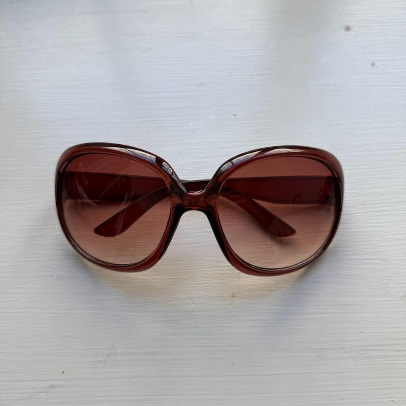 Oversized Brown Gradient Sunglasses Retro Butterfly Frame Tortoiseshell Look Y2K 2000s Minimal Chic Statement Shades