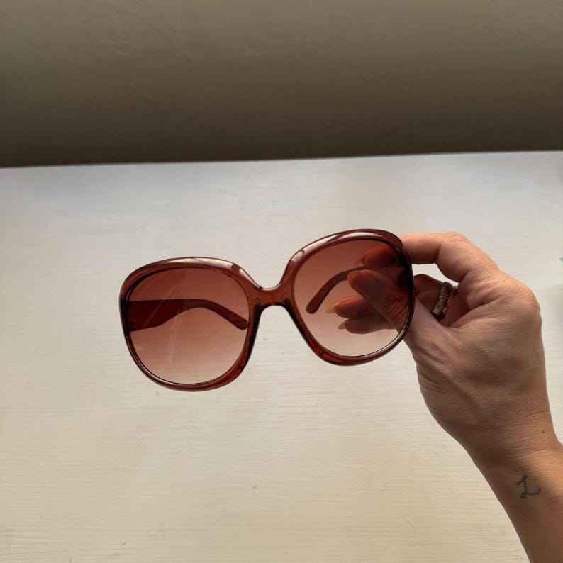 Oversized Brown Gradient Sunglasses Retro Butterfly Frame Tortoiseshell Look Y2K 2000s Minimal Chic Statement Shades