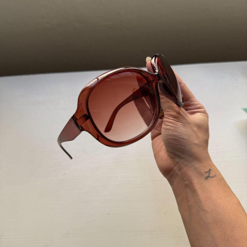 Oversized Brown Gradient Sunglasses Retro Butterfly Frame Tortoiseshell Look Y2K 2000s Minimal Chic Statement Shades